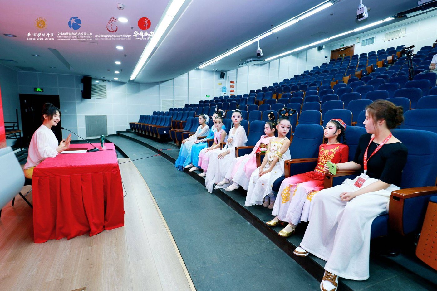 悦舞学员参加北京舞蹈学院韶舞华章活动